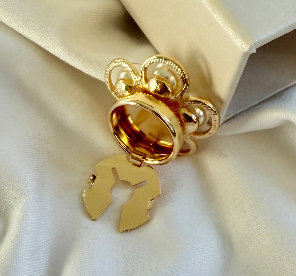 Gold Framed Pearl Flower Button Charm Gold, singelpack