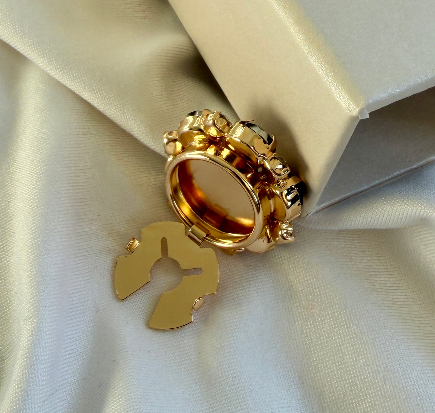 Brown Crystal Flower Button Charm Gold, 2-pack