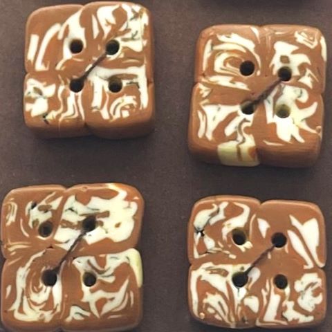 Handgjorda knappar ljusbrun/vit