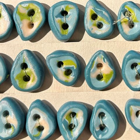 Handgjorda knappar blå/grön/vit