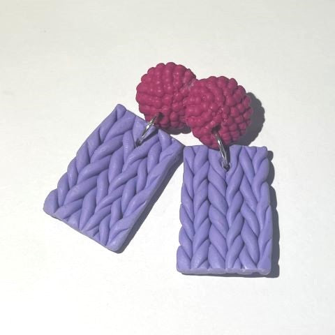 Stiftörhängen retro cerice/lila. "Stickad"