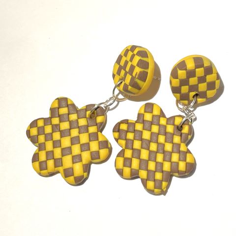 Stiftörhängen retro brun/gul rutig blomma