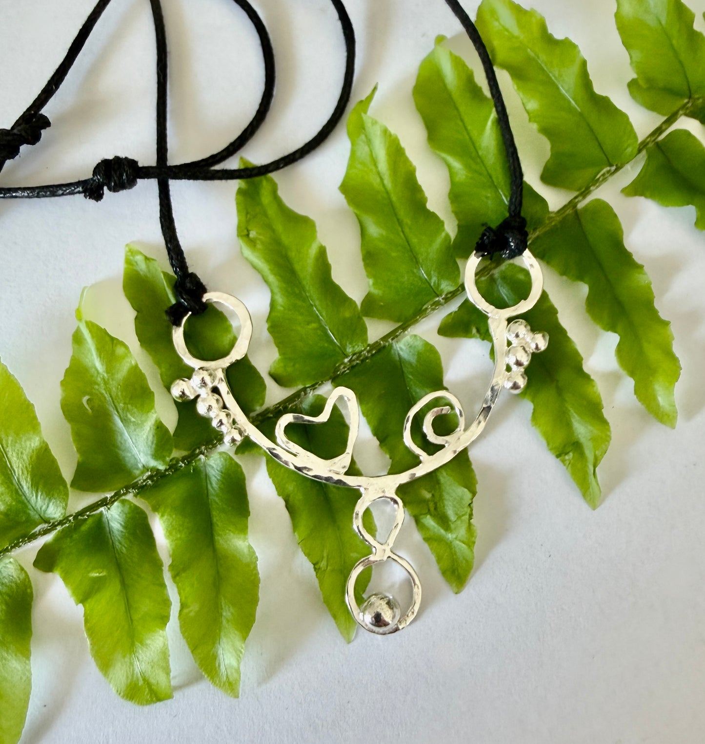 Ett fantasifullt halsband/hänge