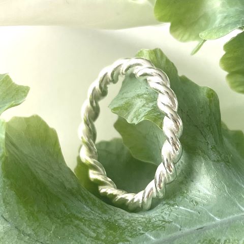 Silverring tvinnad