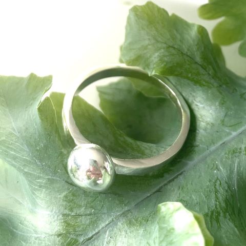 Silverring slät med kula