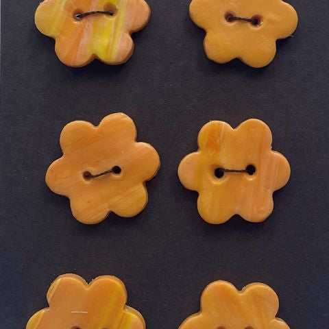 Handgjorda knappar blomma orange