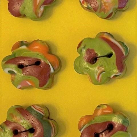 Handgjorda knappar blomma grön/röd