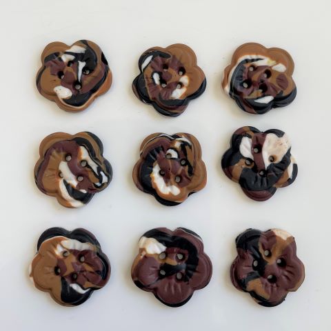 Handgjorda knappar brun/svart/vit