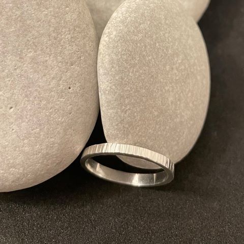 Silverring hamrad smal