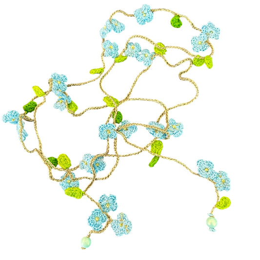 Virkat halsband/dekorband med förgätmigej