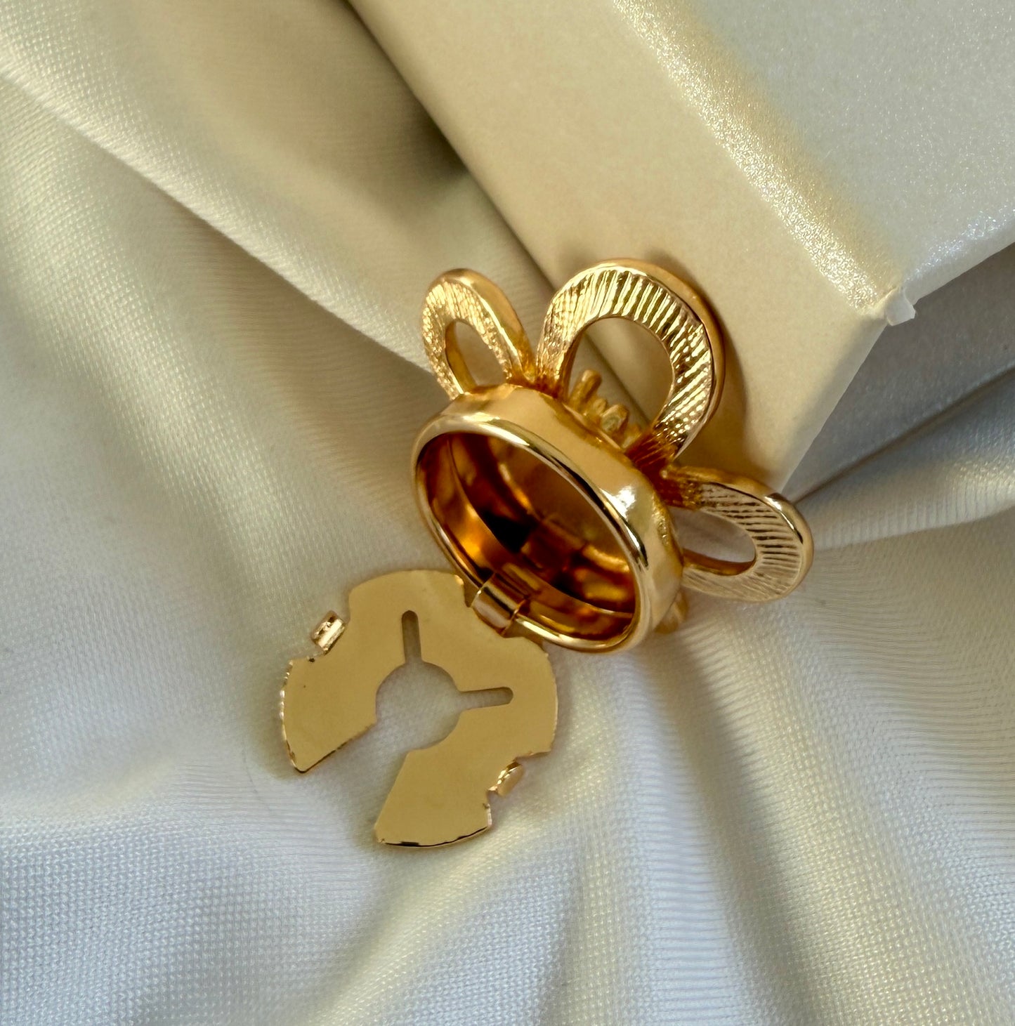 Open Gold Flower Crystal Button Charm Gold, 2-pack