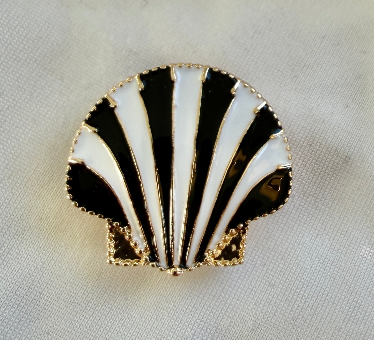 Black & White Shell  Button Charm Gold, singelpack