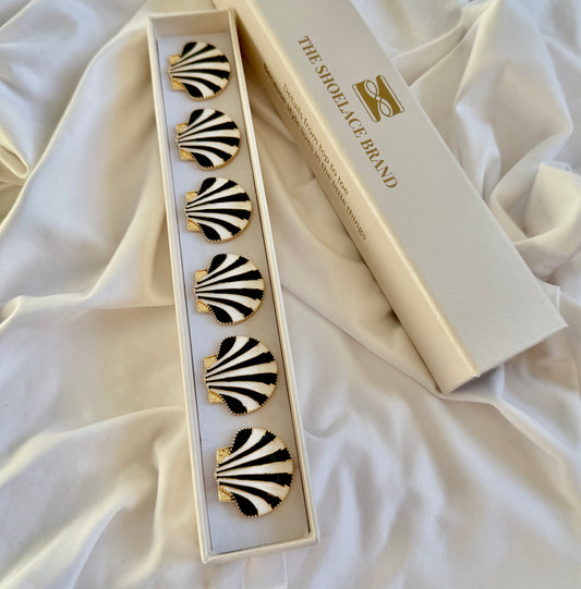 Black & White Shell  Button Charm Gold, 6-pack inkl presentask