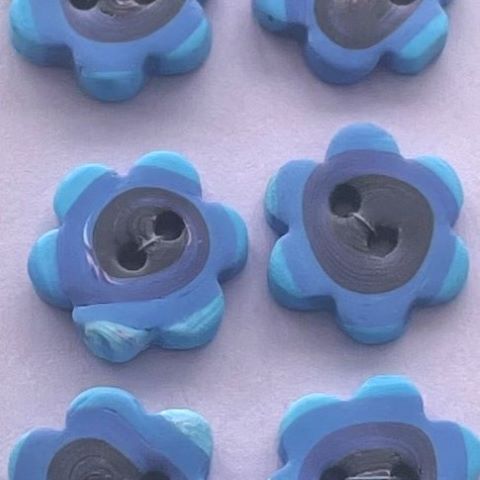 Handgjorda knappar blå bloma