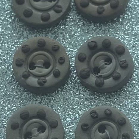 Handgjorda knappar grå/svart