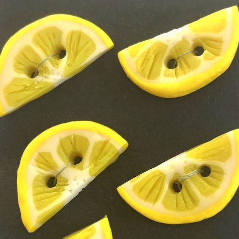 Handgjorda knappar halv citronskiva