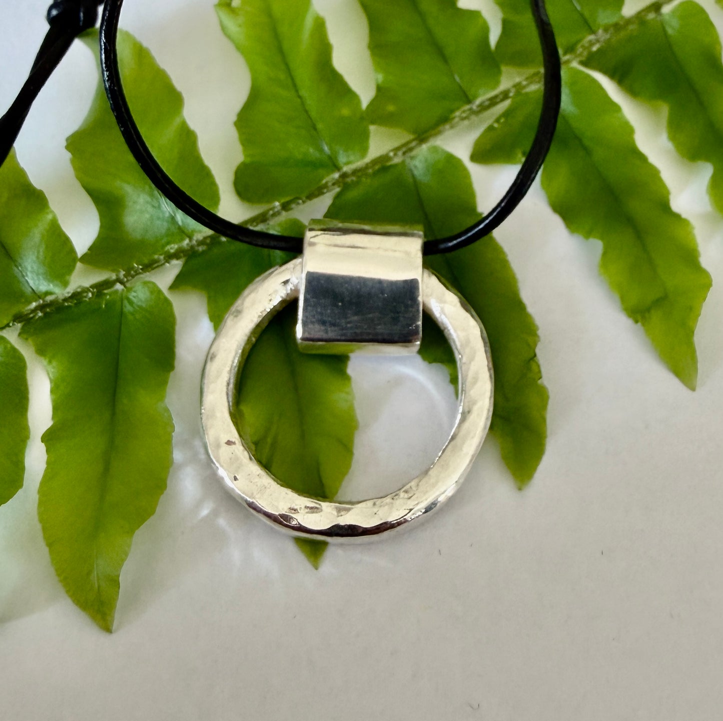Halsband/hänge tjockt och tungt
