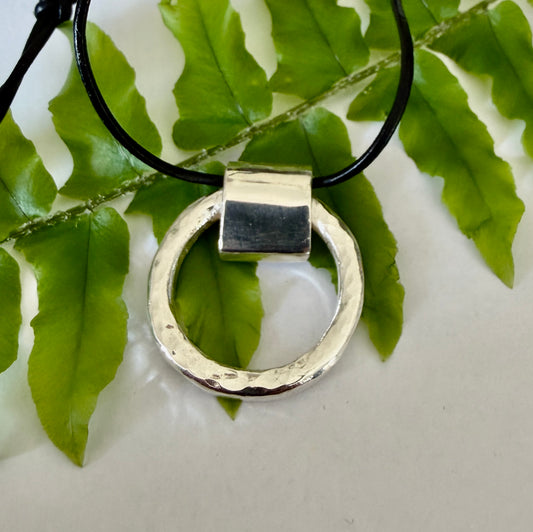 Halsband/hänge tjockt och tungt