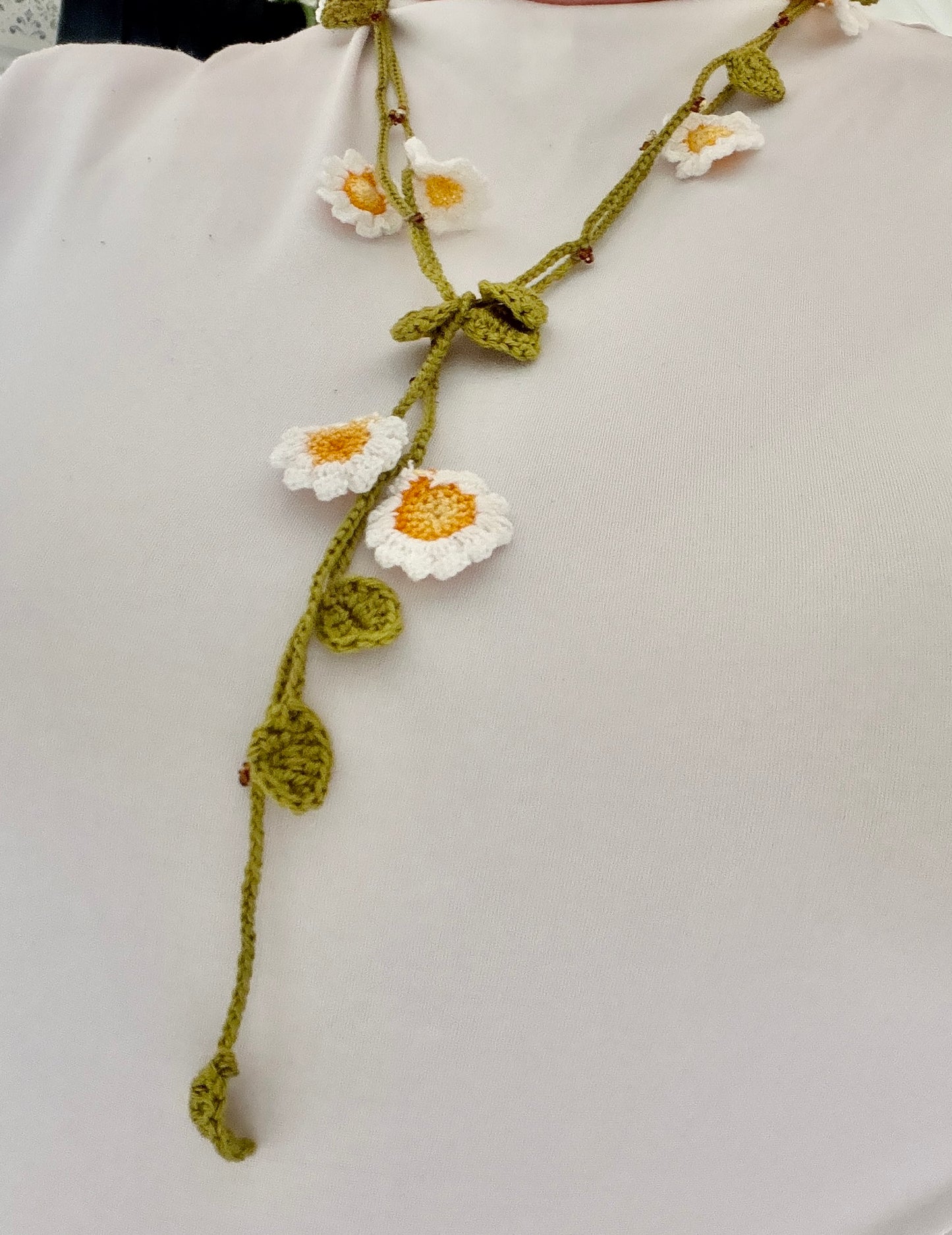 Virkat halsband/dekorband med prästkragar