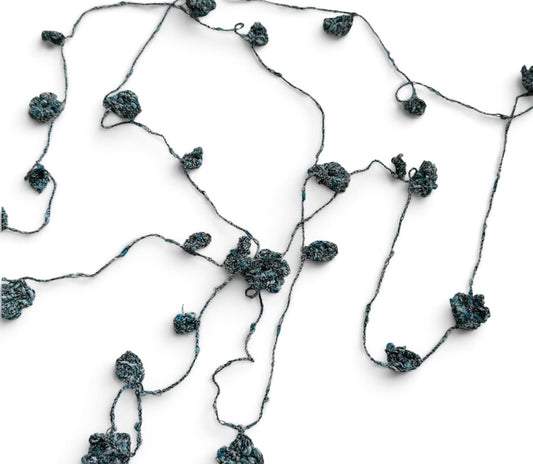 Virkat halsband/dekorband med blommor