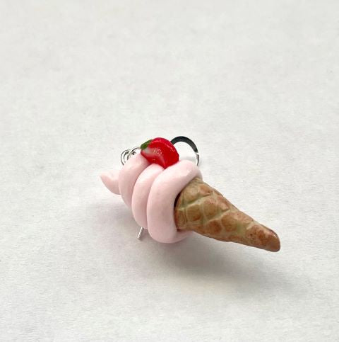 Örhängen glasstrut jordgubbsskiva